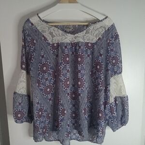 Lace Detail Women's Vneck Top EUC | XL | Navy Blue Magenta Off White